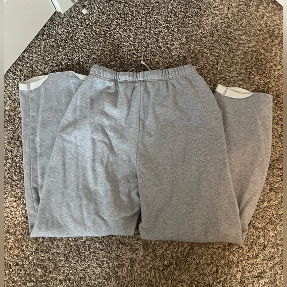 Skims Gray Sweatpants - Picture 2 of 3